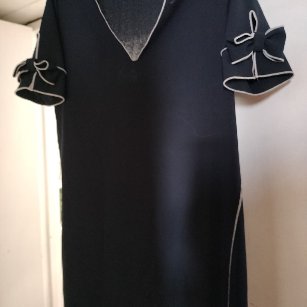Black Midi Dress with V-Neck and Cuffed Cap Sleeves for Night Out